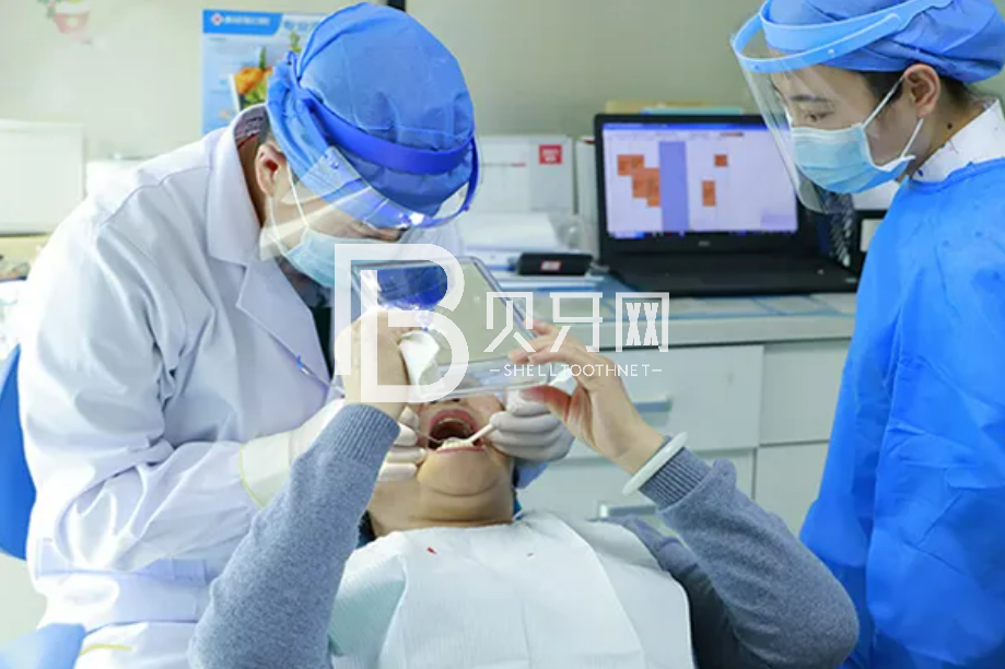 口福故事丨7旬“松牙困難戶”重新固定4顆松動牙，想吃就吃